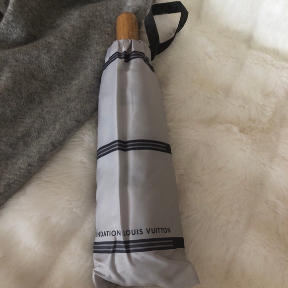 RARE Fondation Louis Vuitton Gray umbrella folding new - Picture 6 of 6